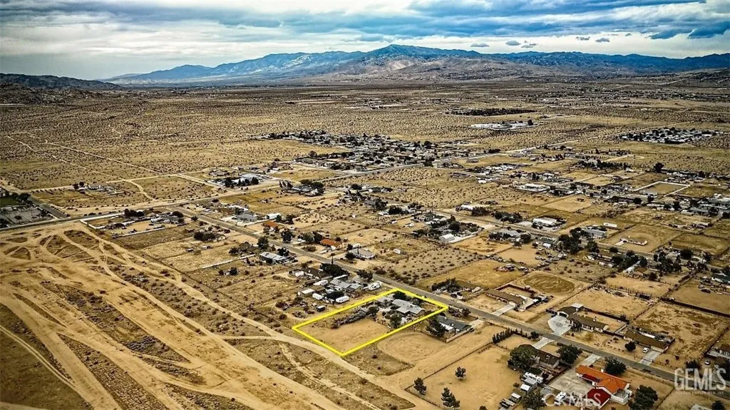 22704 Sitting Bull Road, Apple Valley, California 92308 home-pic-27